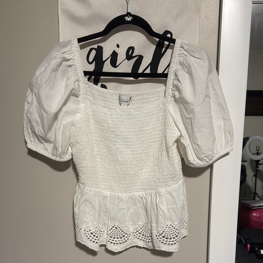 NWT White Puff Sleeve Smocked Top sz M